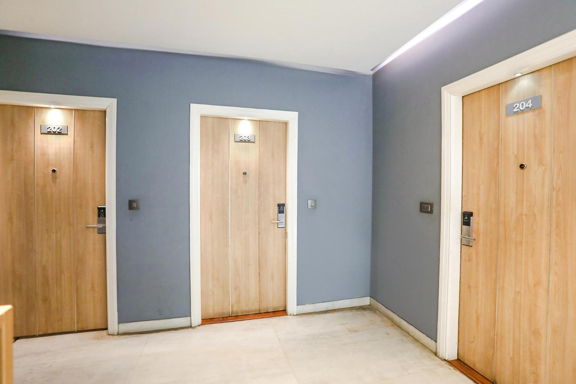 Fabhotel Jhs Studio Гургаон Экстерьер фото