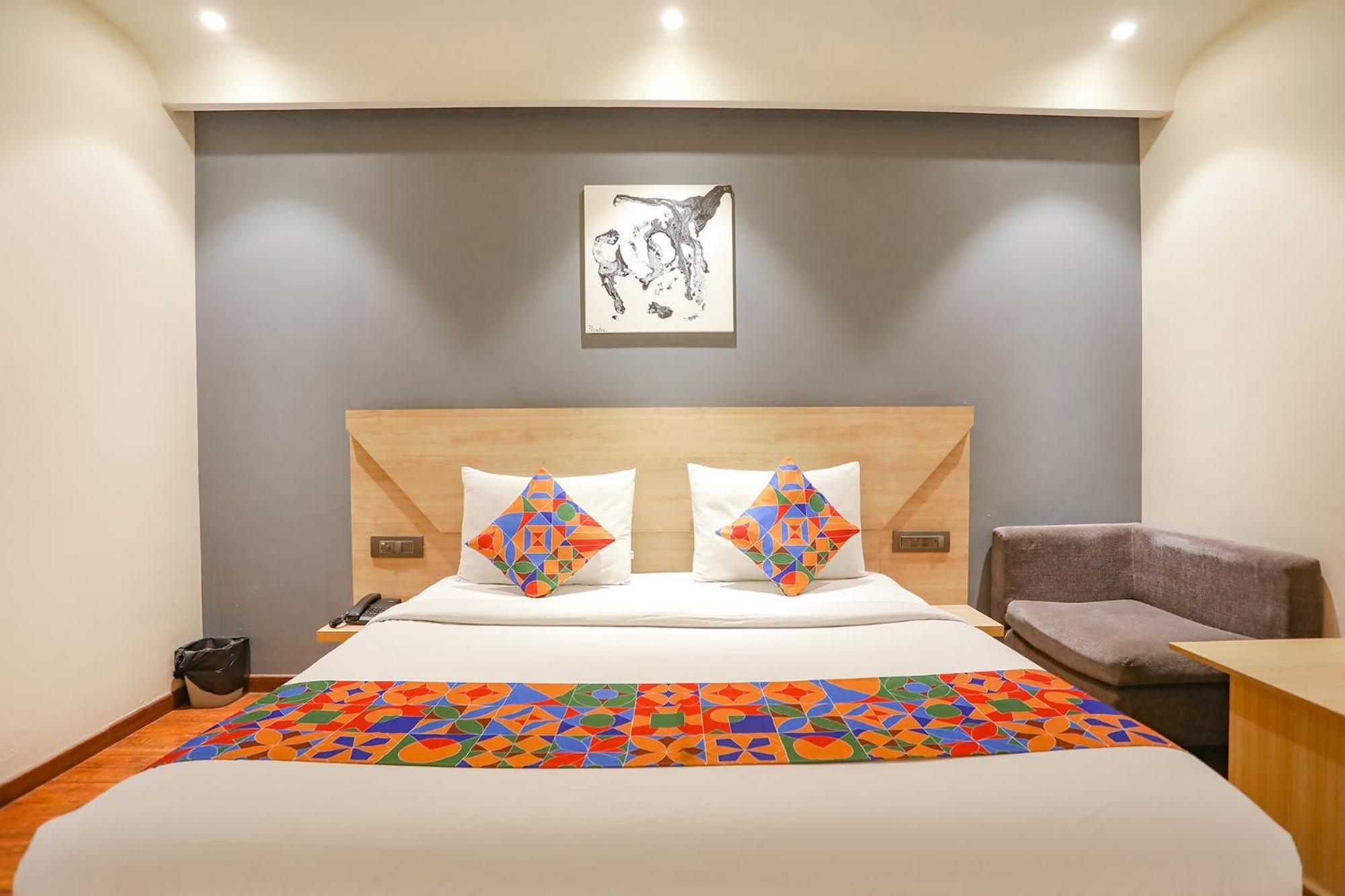 Fabhotel Jhs Studio Гургаон Экстерьер фото