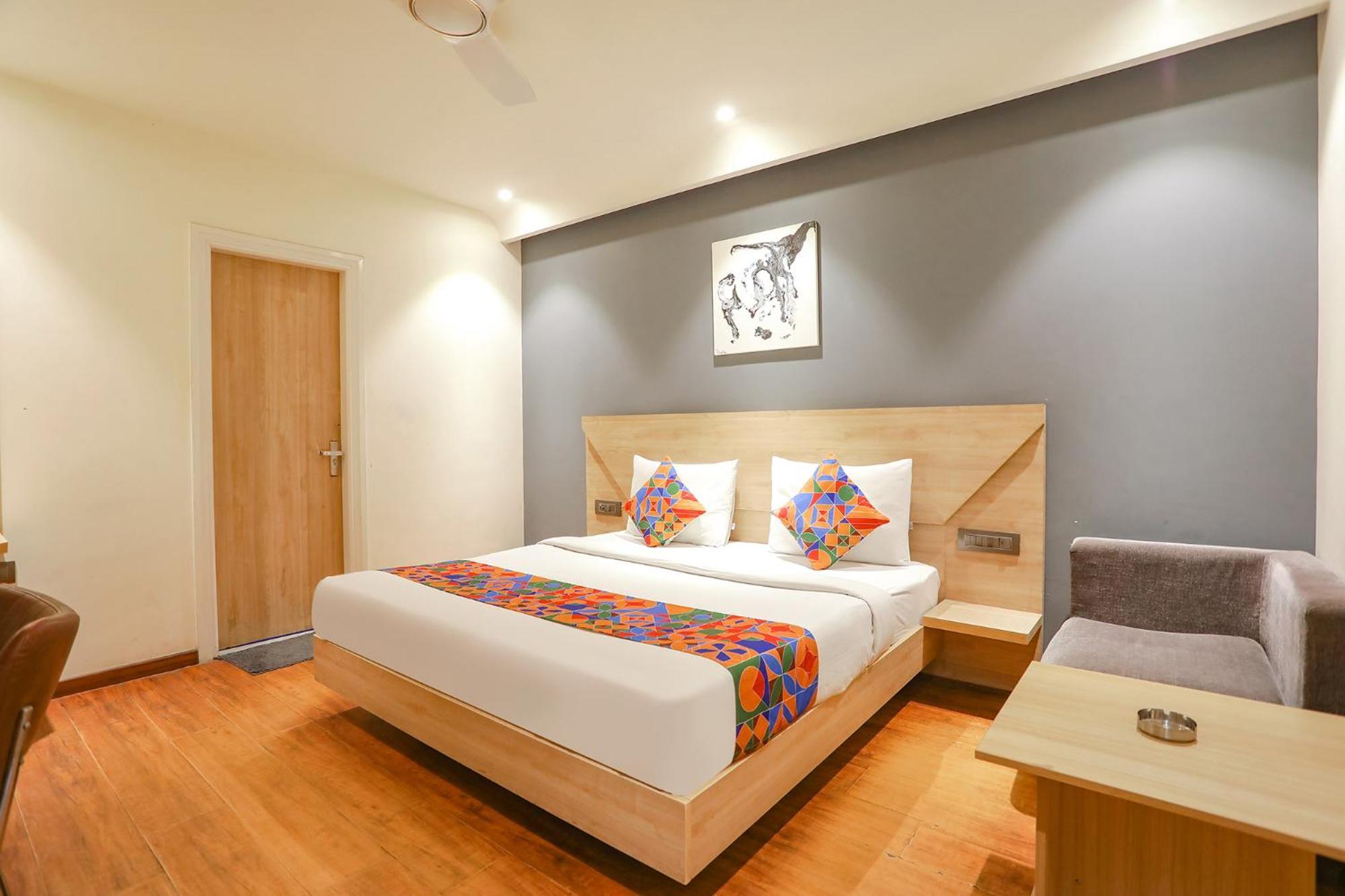Fabhotel Jhs Studio Гургаон Экстерьер фото