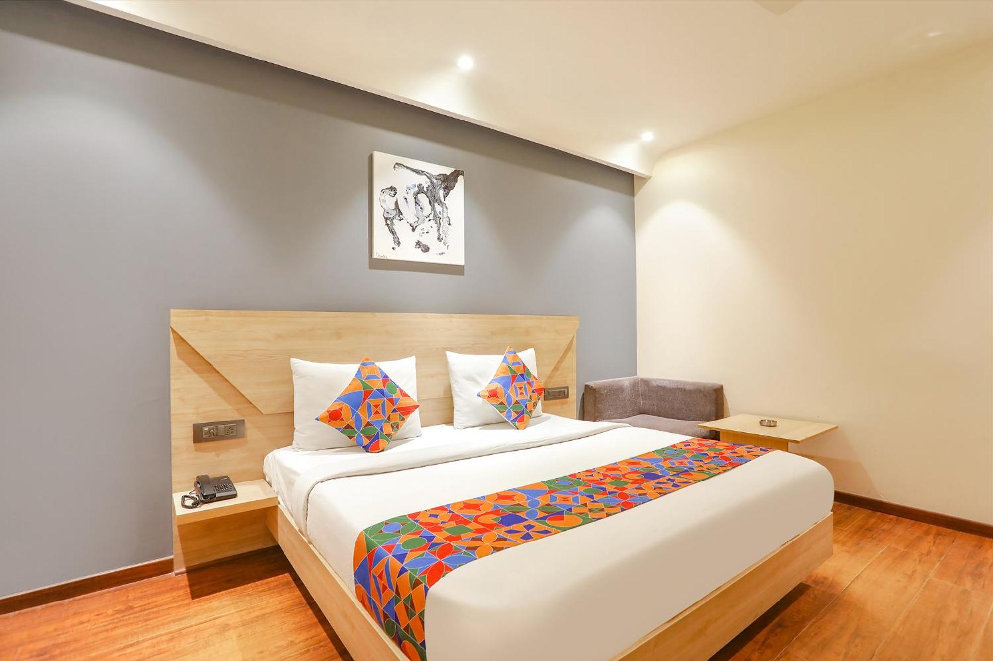 Fabhotel Jhs Studio Гургаон Экстерьер фото