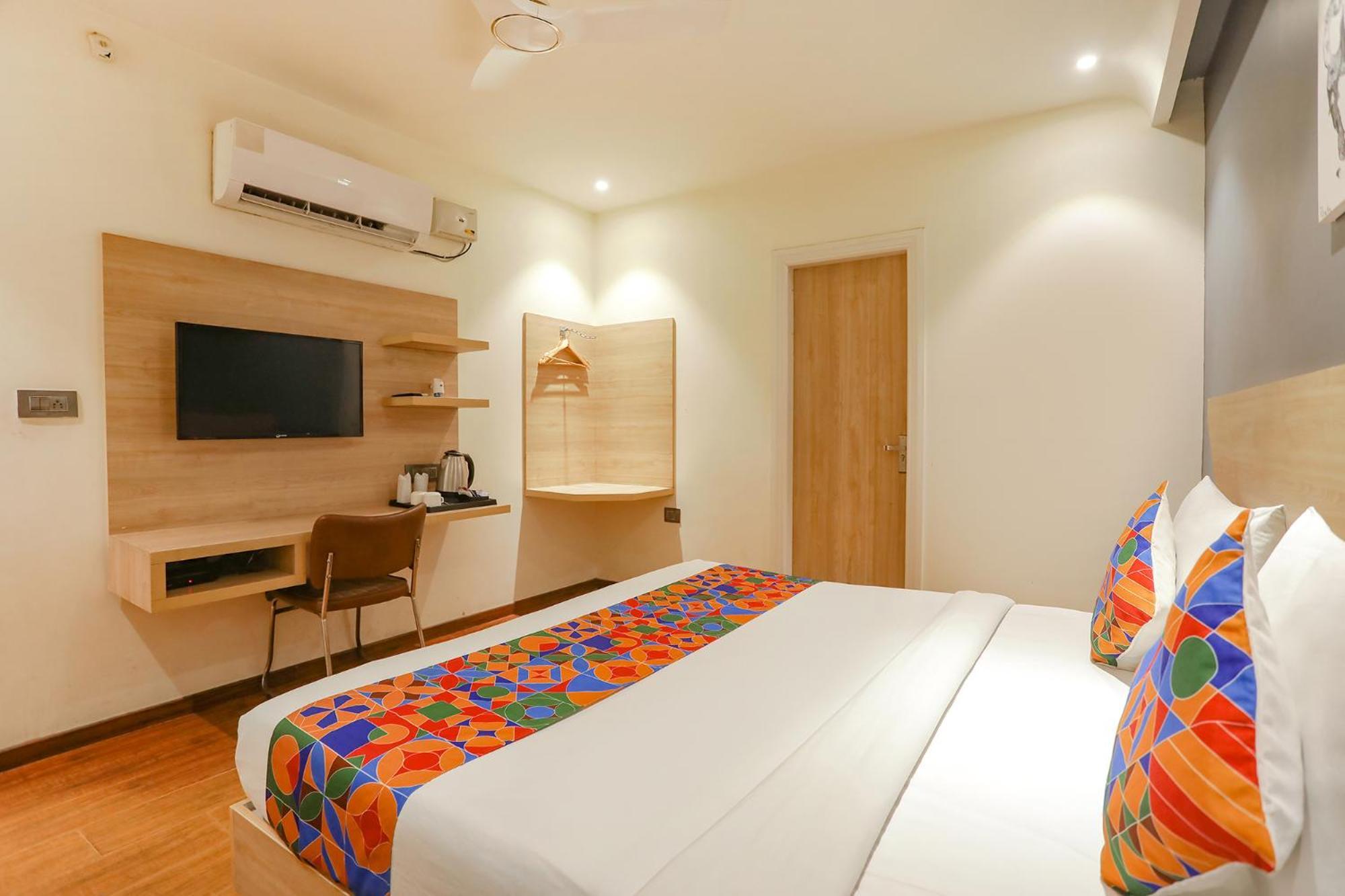 Fabhotel Jhs Studio Гургаон Экстерьер фото